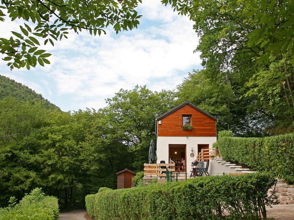 Cottage With A Terrace And A View Of The Valley Айвейл Екстериор снимка