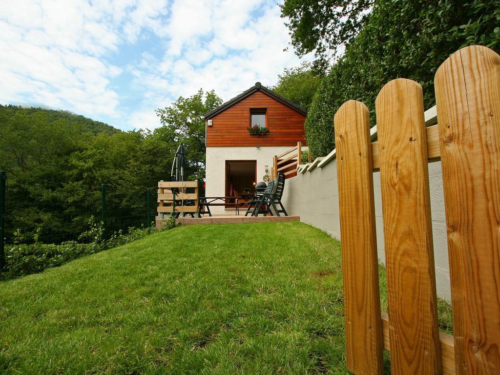 Cottage With A Terrace And A View Of The Valley Айвейл Екстериор снимка
