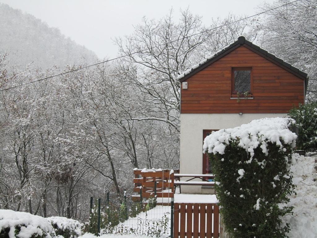 Cottage With A Terrace And A View Of The Valley Айвейл Екстериор снимка