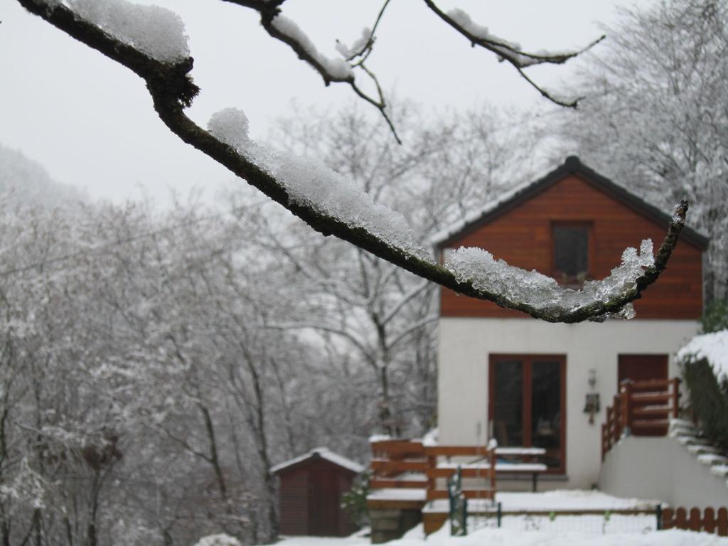 Cottage With A Terrace And A View Of The Valley Айвейл Екстериор снимка