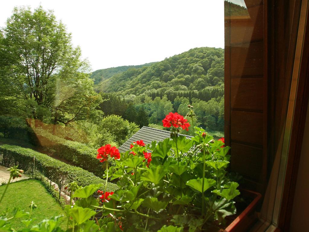 Cottage With A Terrace And A View Of The Valley Айвейл Екстериор снимка